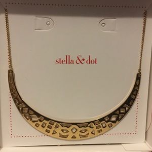 Stella and Dot Avalon Crescent Necklace